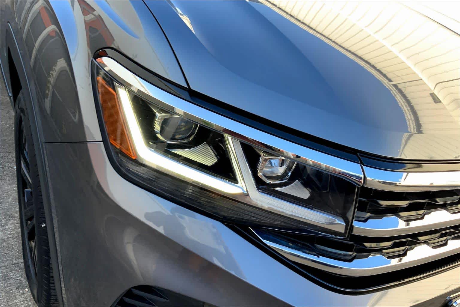 2022 Volkswagen Atlas 2.0T SE w/Technology Platinum Gray Metallic at Texan GMC Buick