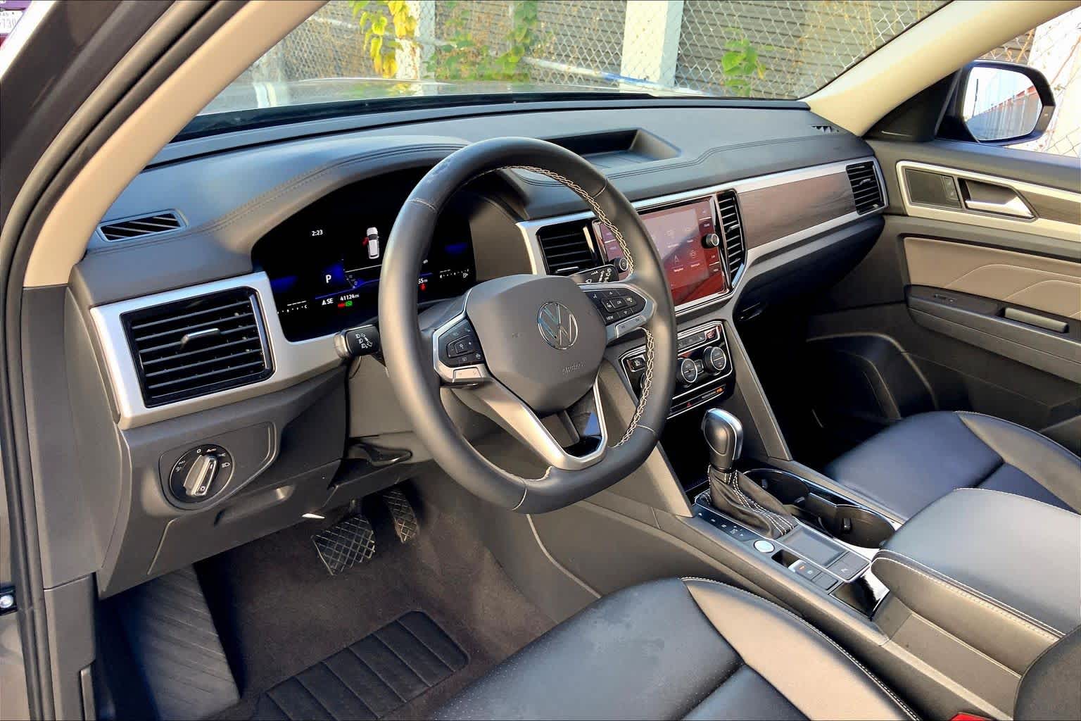 2022 Volkswagen Atlas 2.0T SE w/Technology Platinum Gray Metallic at Texan GMC Buick