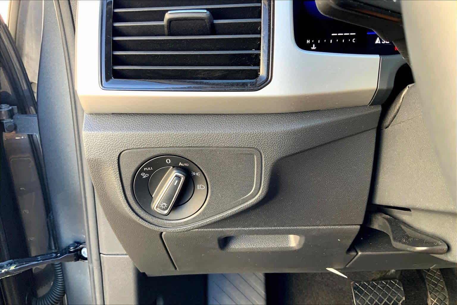 2022 Volkswagen Atlas 2.0T SE w/Technology Platinum Gray Metallic at Texan GMC Buick