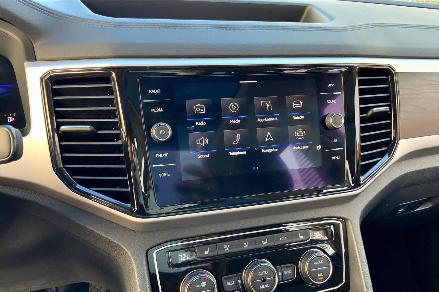 2022 Volkswagen Atlas 2.0T SE w/Technology Platinum Gray Metallic at Texan GMC Buick