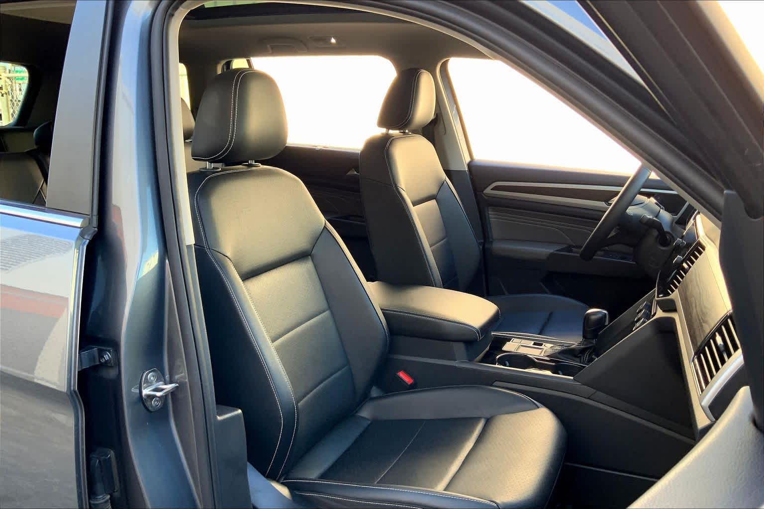 2022 Volkswagen Atlas 2.0T SE w/Technology Platinum Gray Metallic at Texan GMC Buick