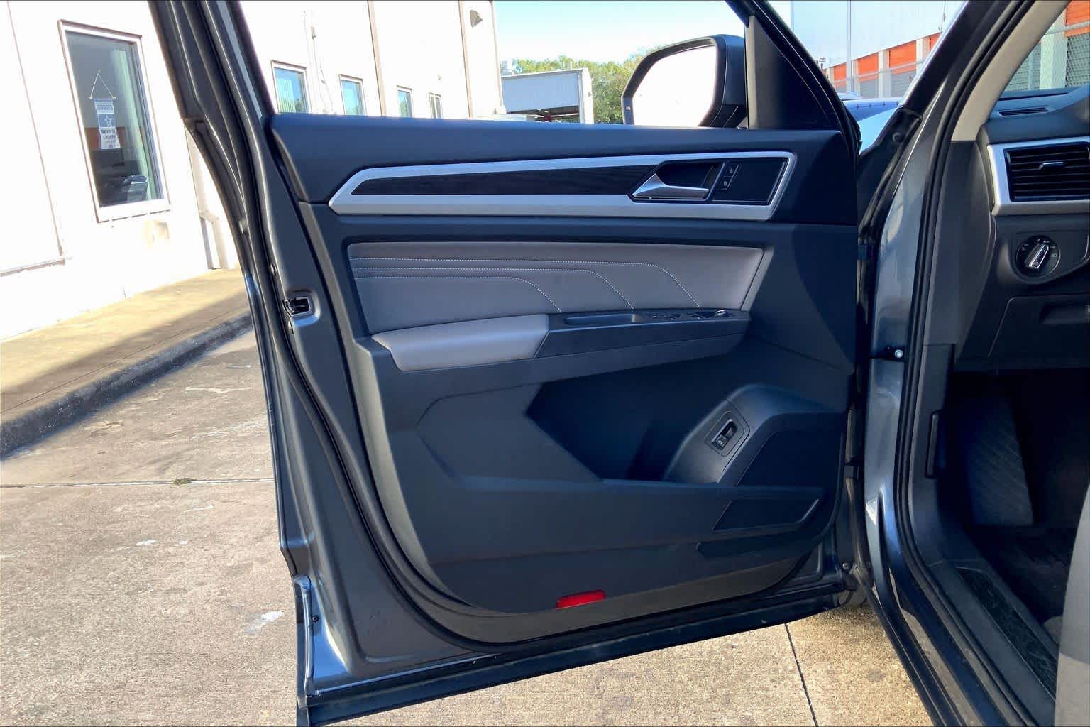 2022 Volkswagen Atlas 2.0T SE w/Technology Platinum Gray Metallic at Texan GMC Buick