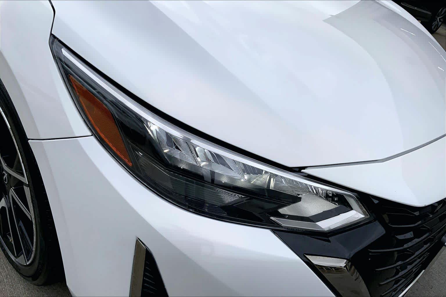 2024 Nissan Sentra SR Aspen White Tricoat/Super Black at Sterling McCall Acura