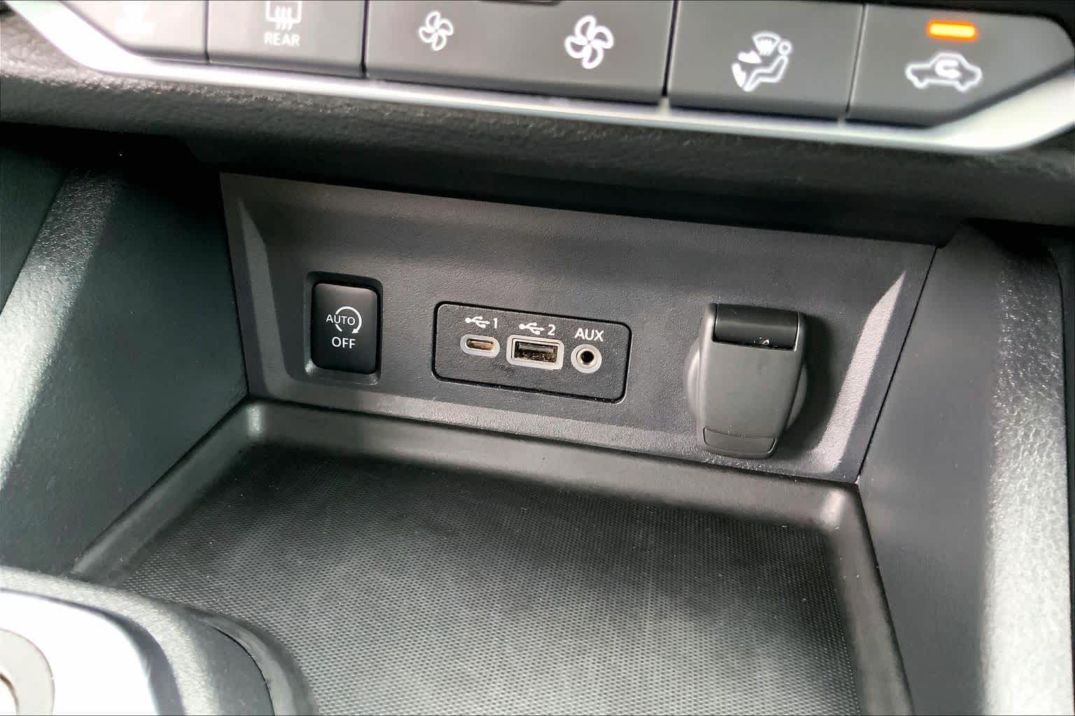 2024 Nissan Sentra SR Aspen White Tricoat/Super Black at Sterling McCall Acura