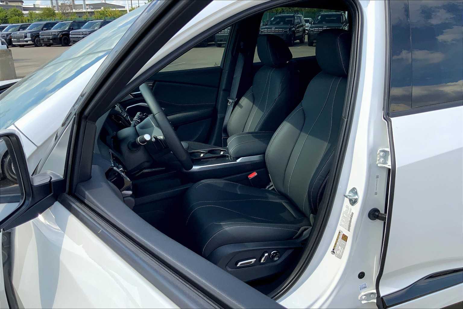 2025 Acura RDX  WH/Platinum Whi at Sterling McCall Acura