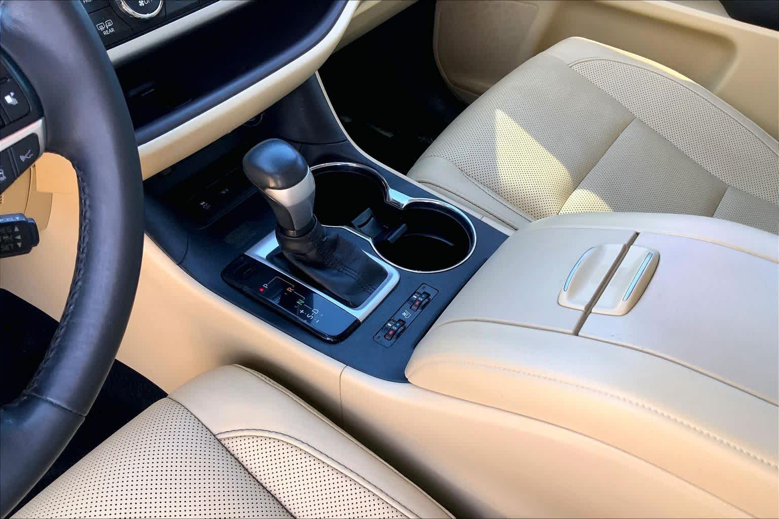 2017 Toyota Highlander Limited Toasted Walnut Pearl at Honda of Clear Lake