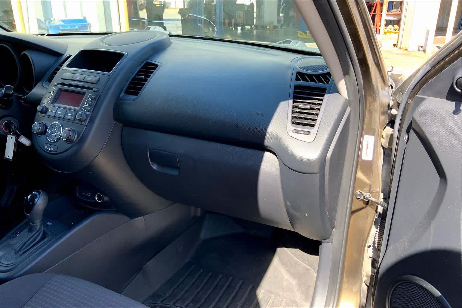 2013 Kia Soul Base Moss Metallic at Texan GMC Buick