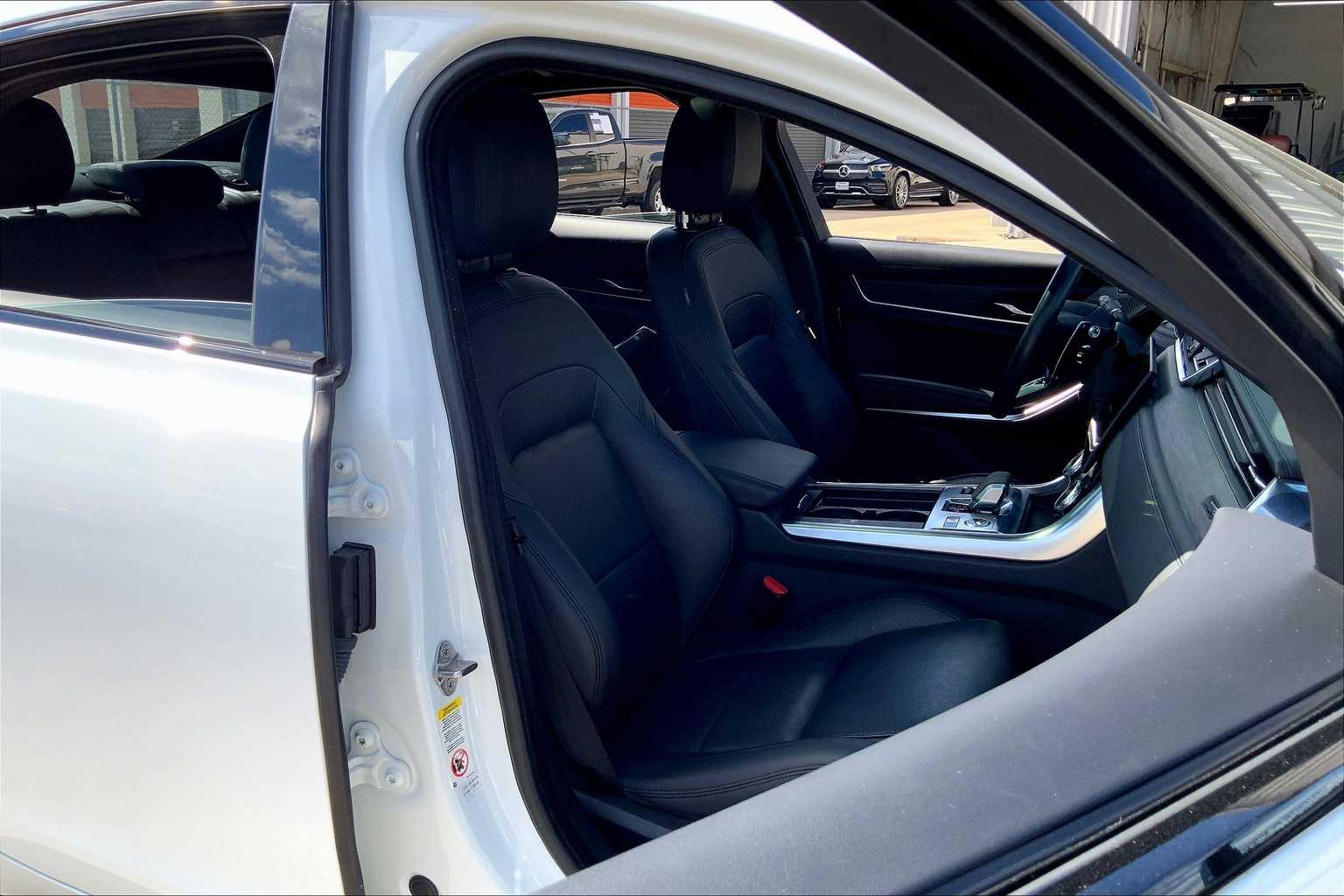 2023 Jaguar XF SE - 7