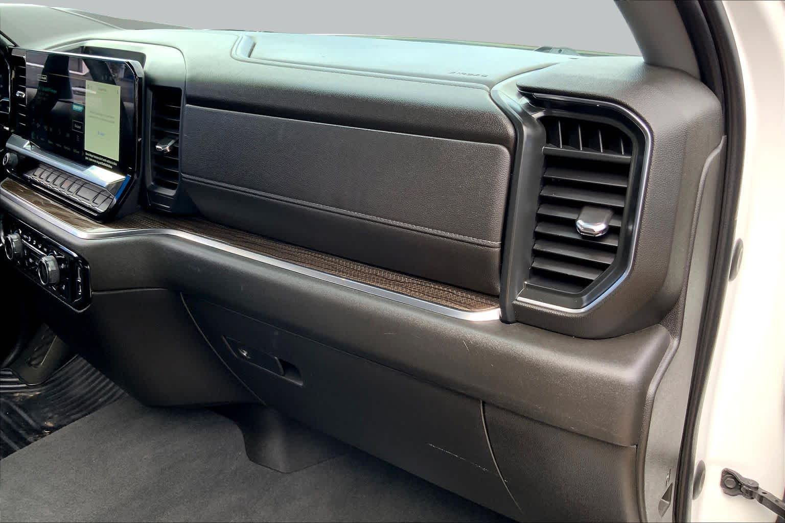 Used 2022 Summit White Chevrolet RST image 17