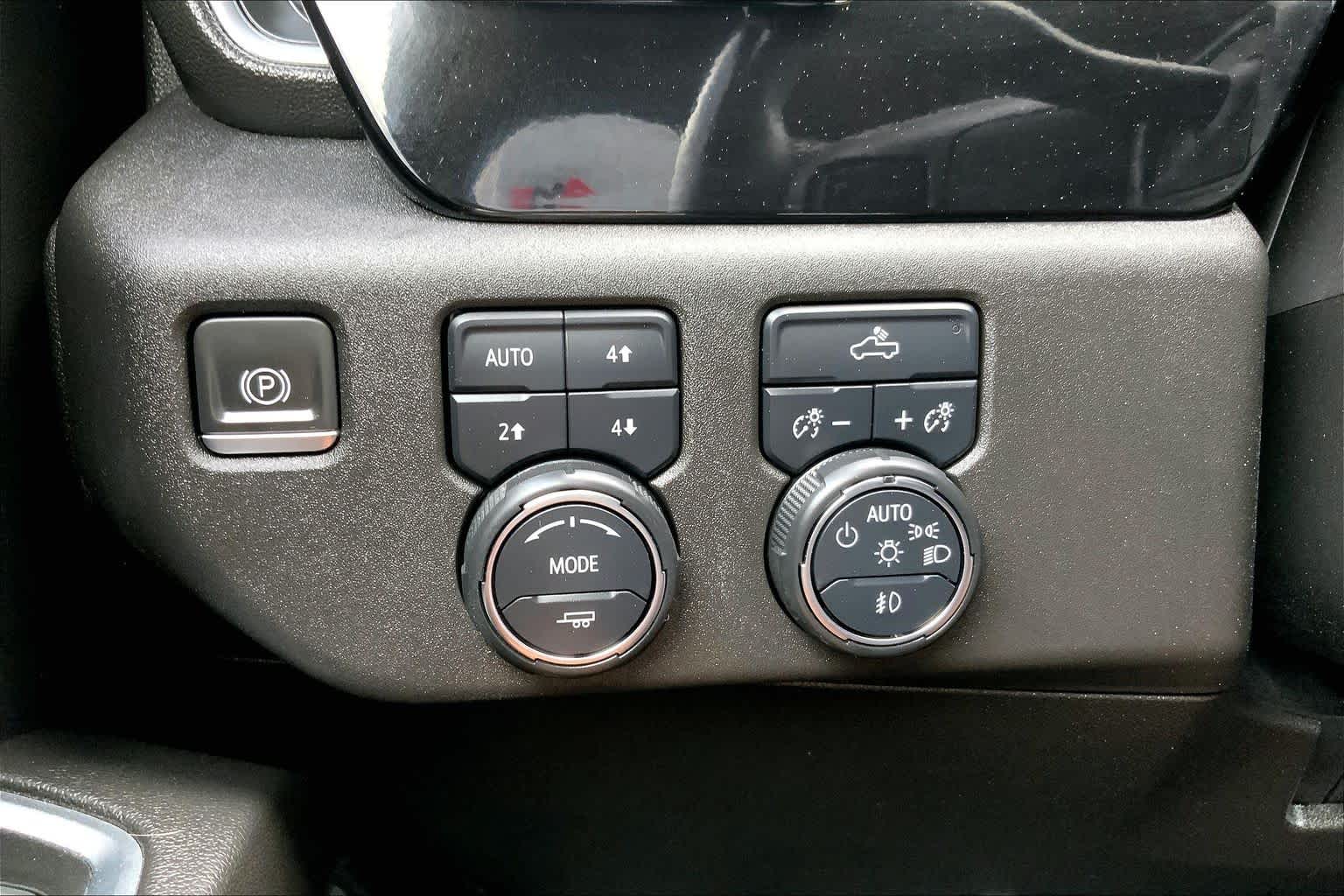 Used 2022 Summit White Chevrolet RST image 28
