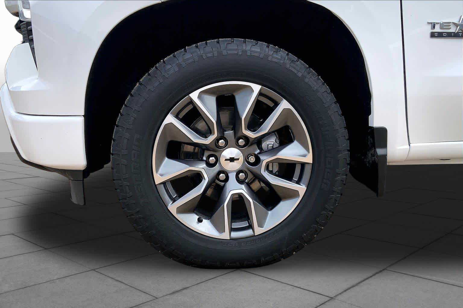 Used 2022 Summit White Chevrolet RST image 9