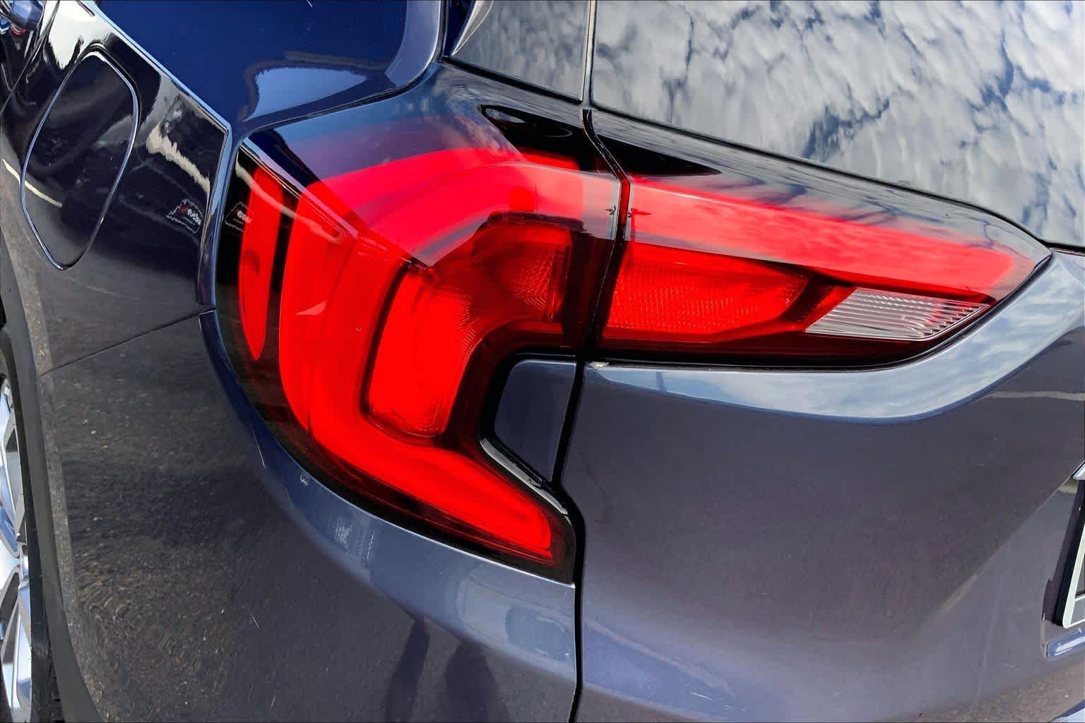 Used 2019 BLUE STEEL METALLIC GMC SLT image 29