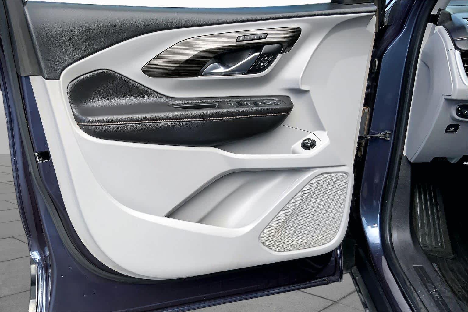 Used 2019 BLUE STEEL METALLIC GMC SLT image 22