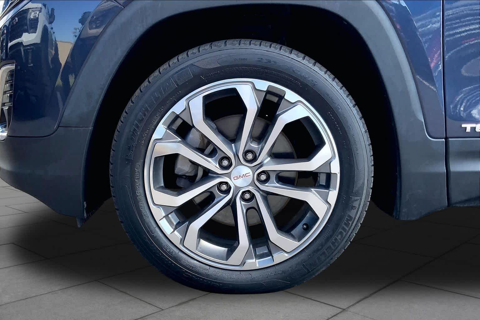 Used 2019 BLUE STEEL METALLIC GMC SLT image 11