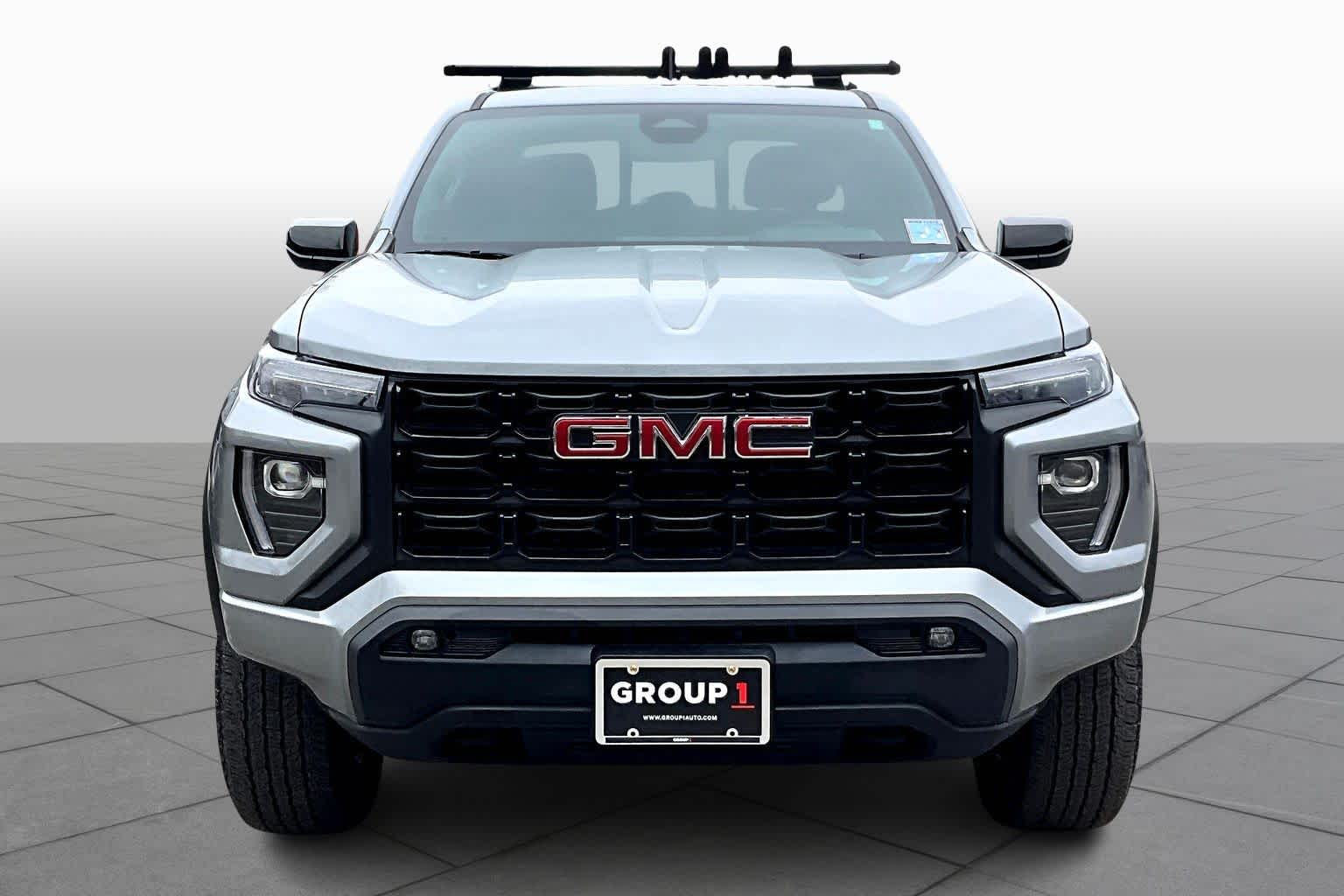 View vehicle photo 4