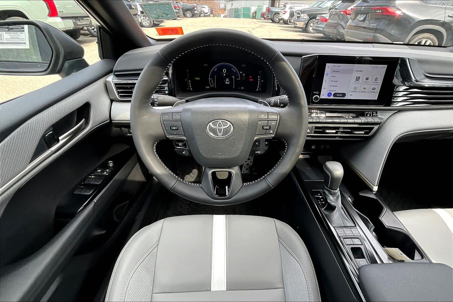 View vehicle photo 6