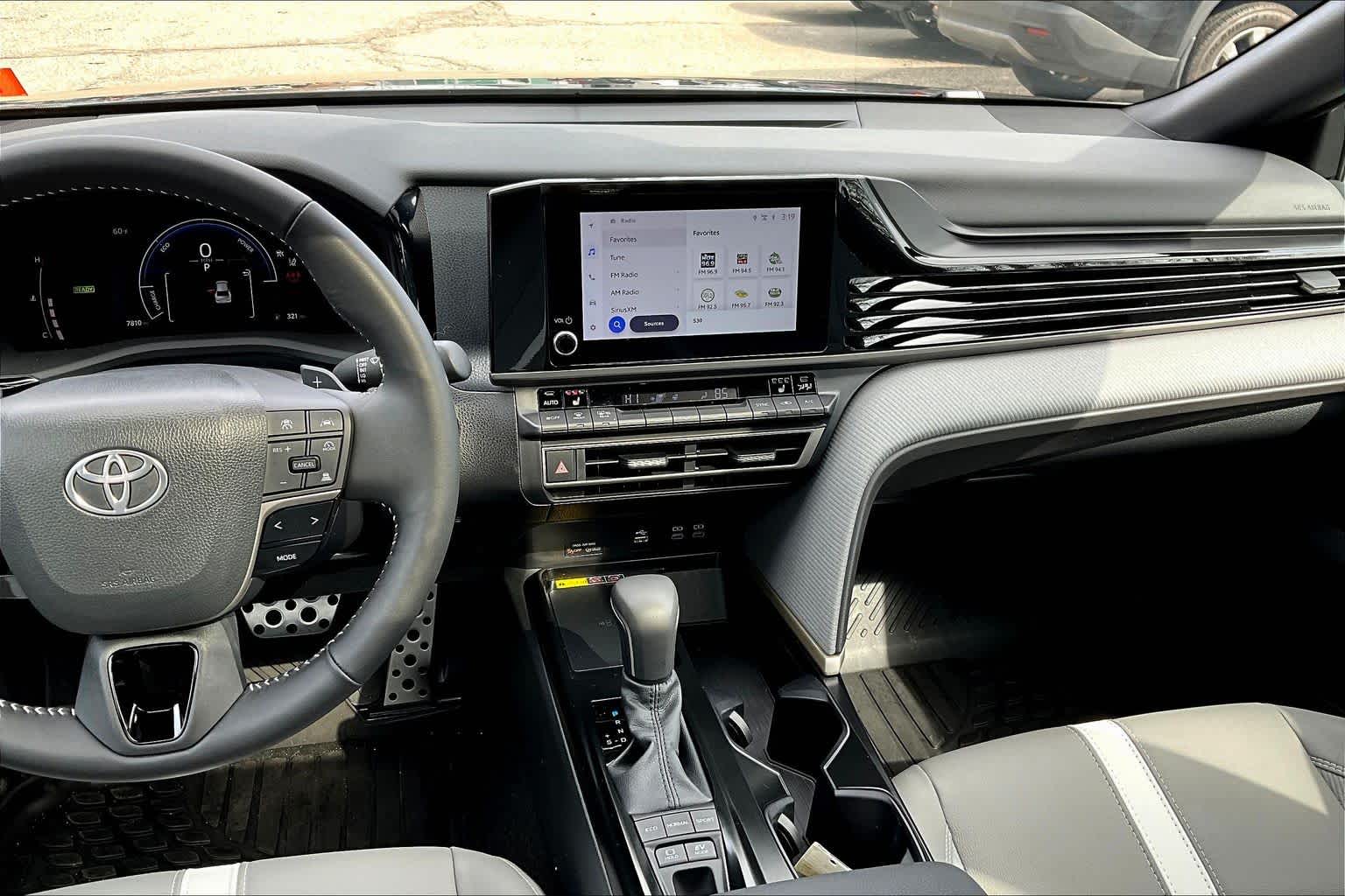 View vehicle photo 7