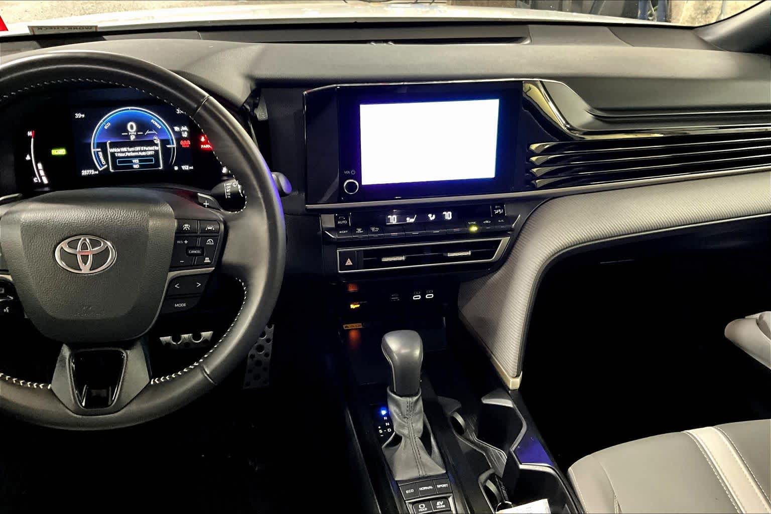 View vehicle photo 7