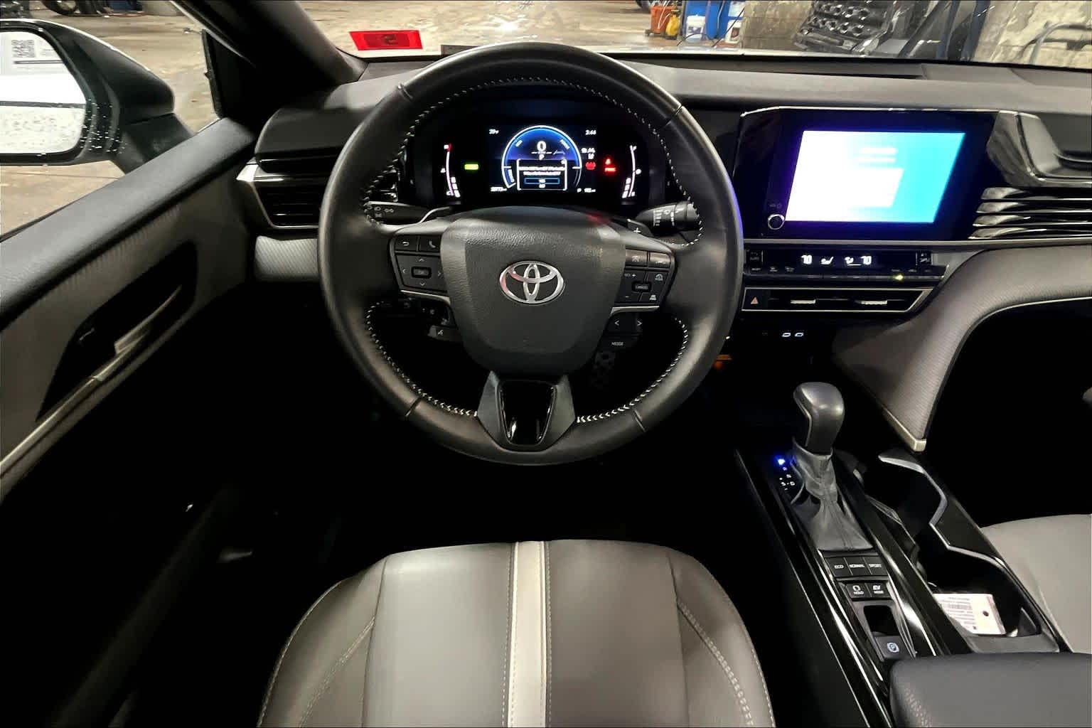 View vehicle photo 6