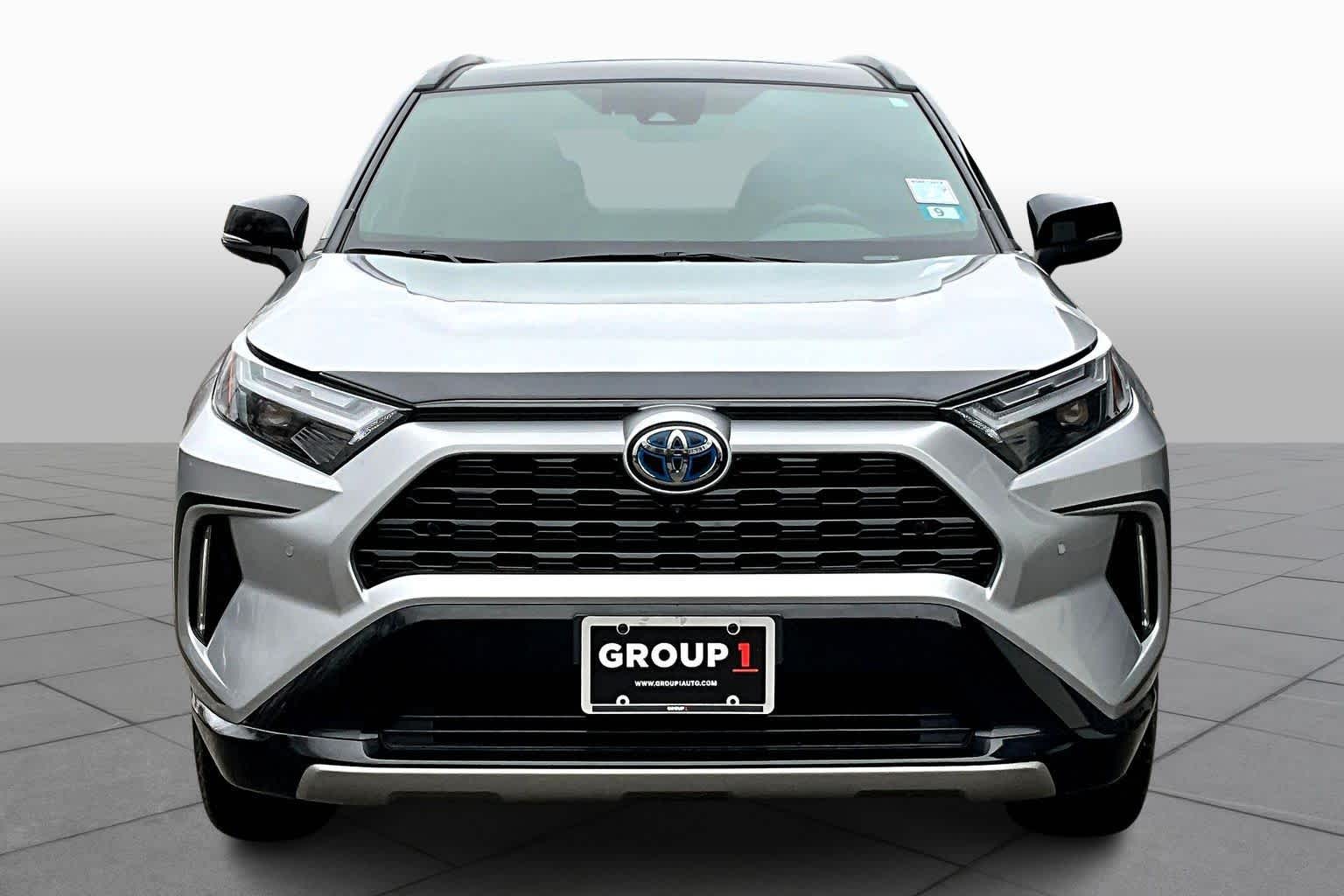 View vehicle photo 4