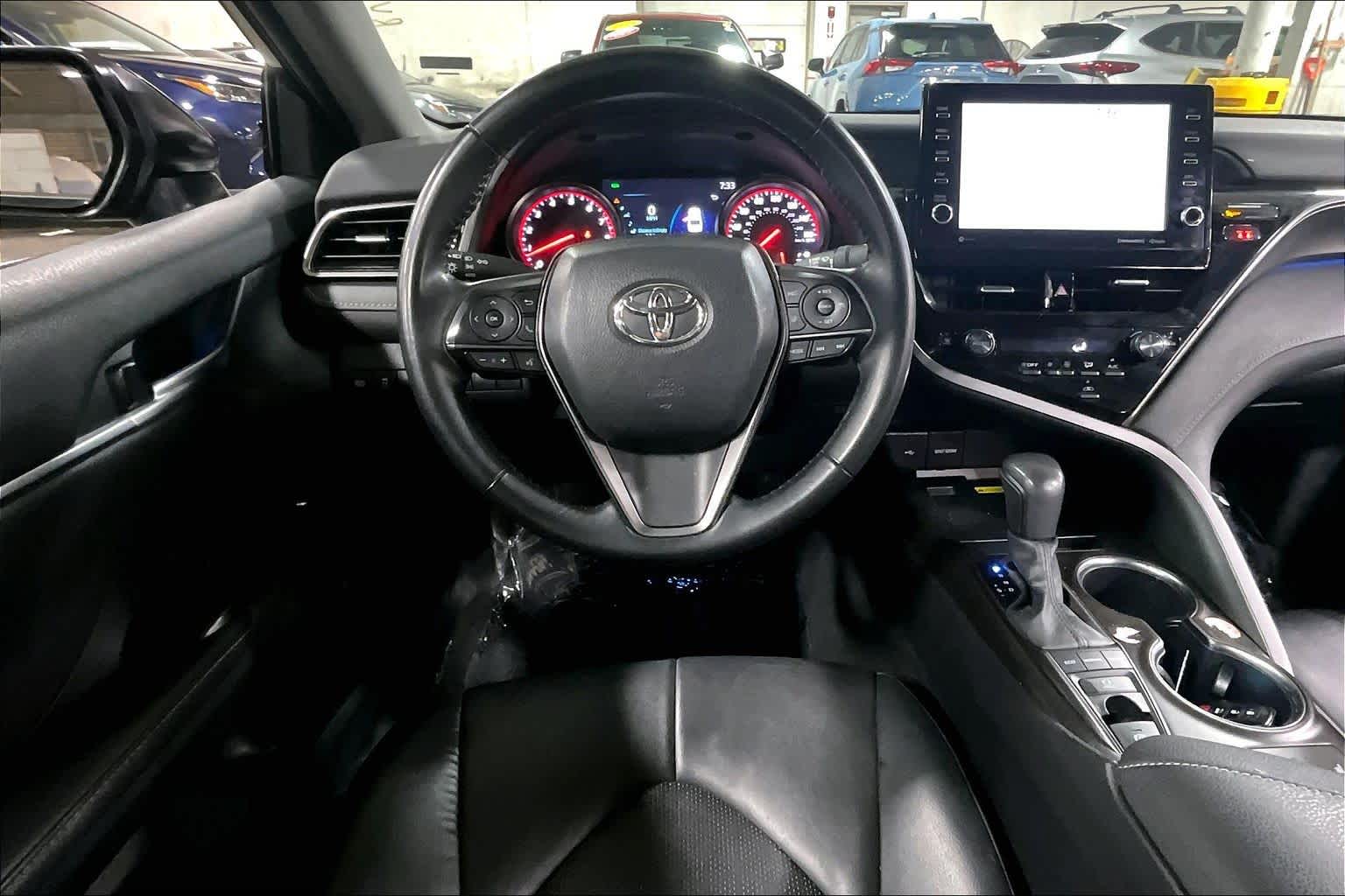 View vehicle photo 6