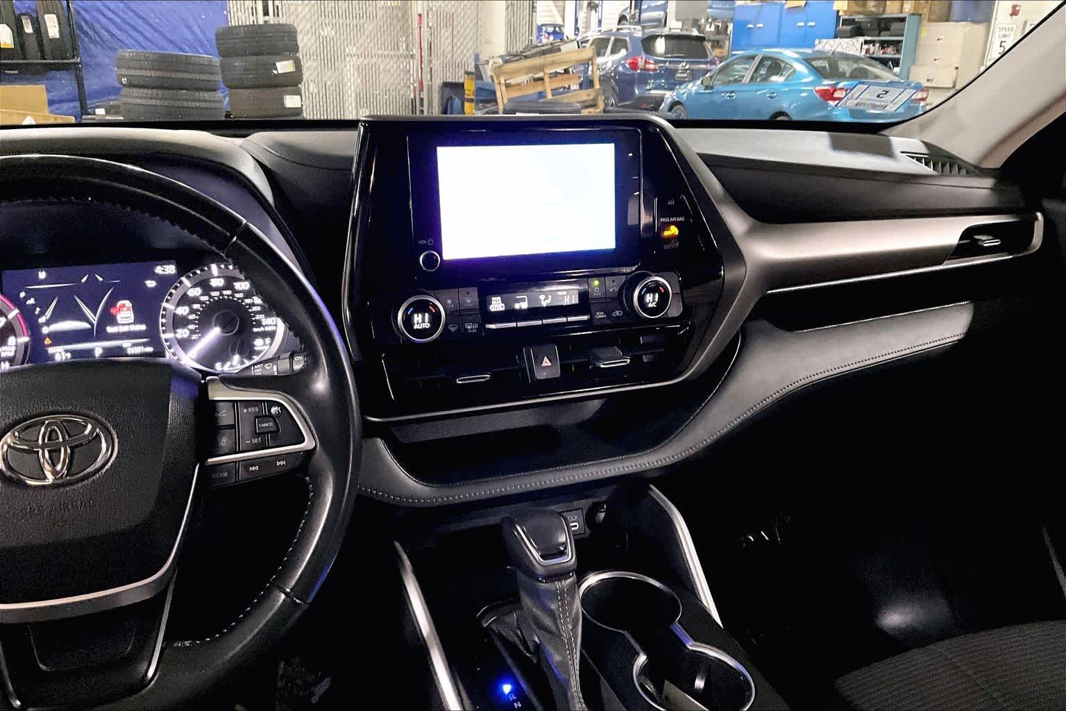 View vehicle photo 7