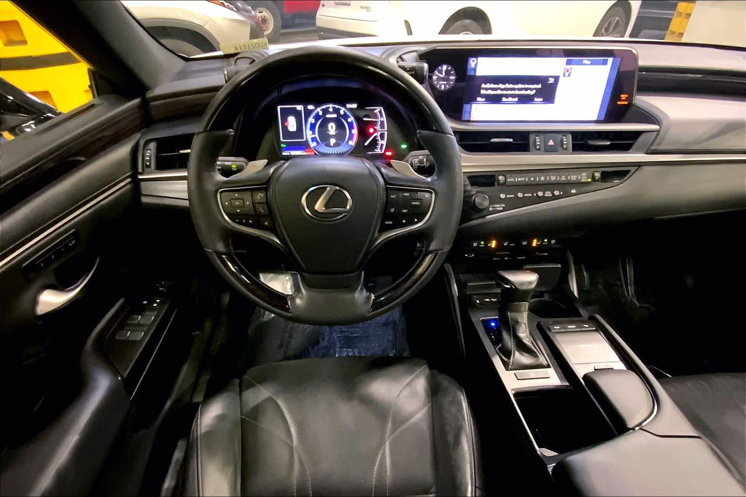 View vehicle photo 6