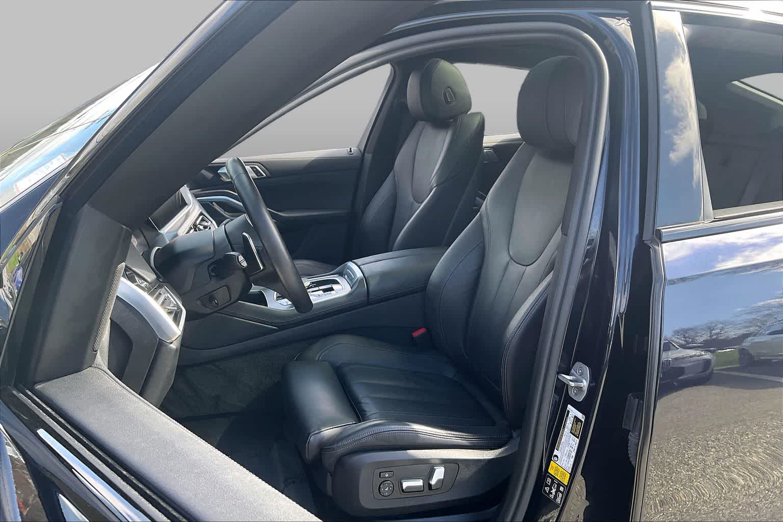 View vehicle photo 7