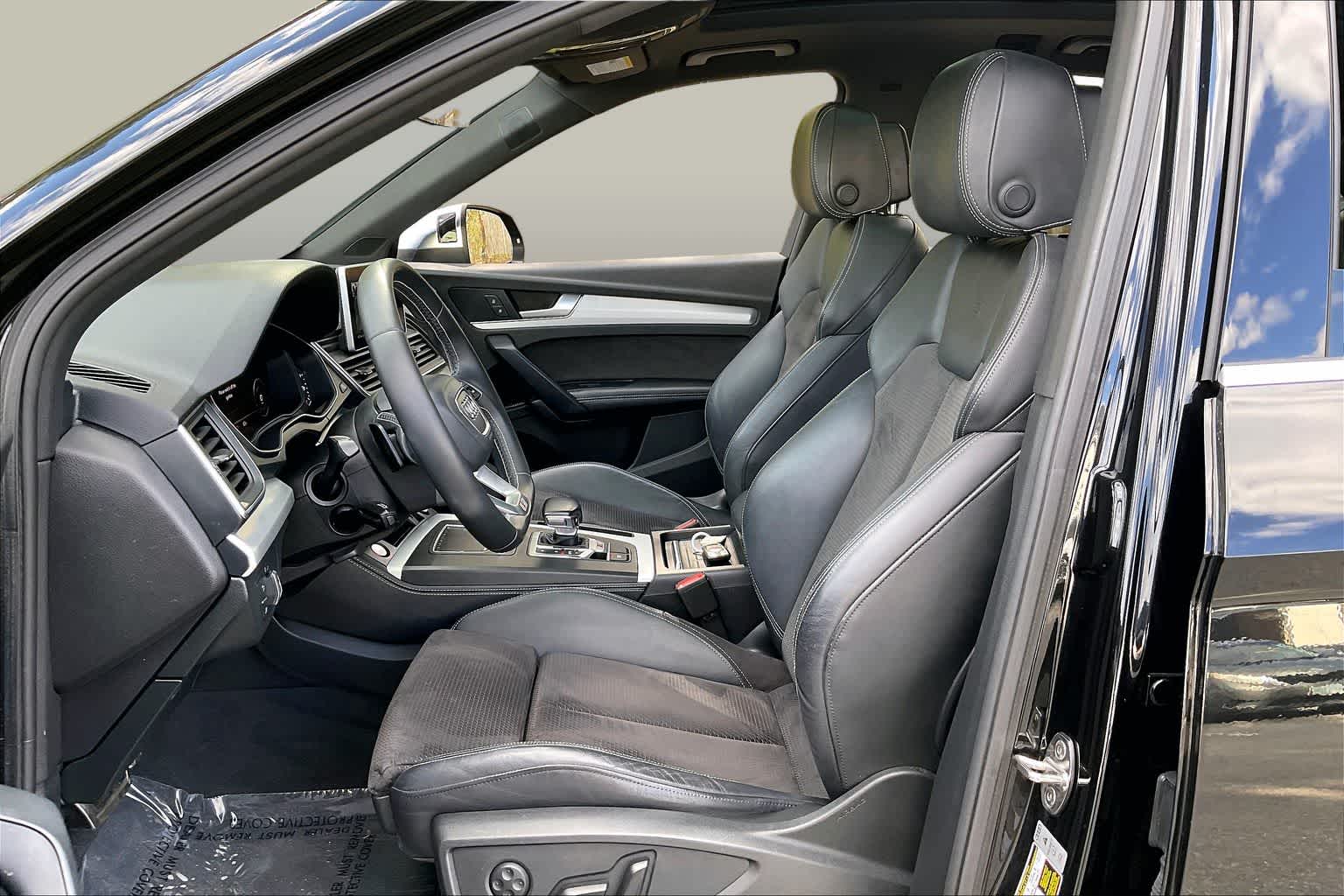 View vehicle photo 7
