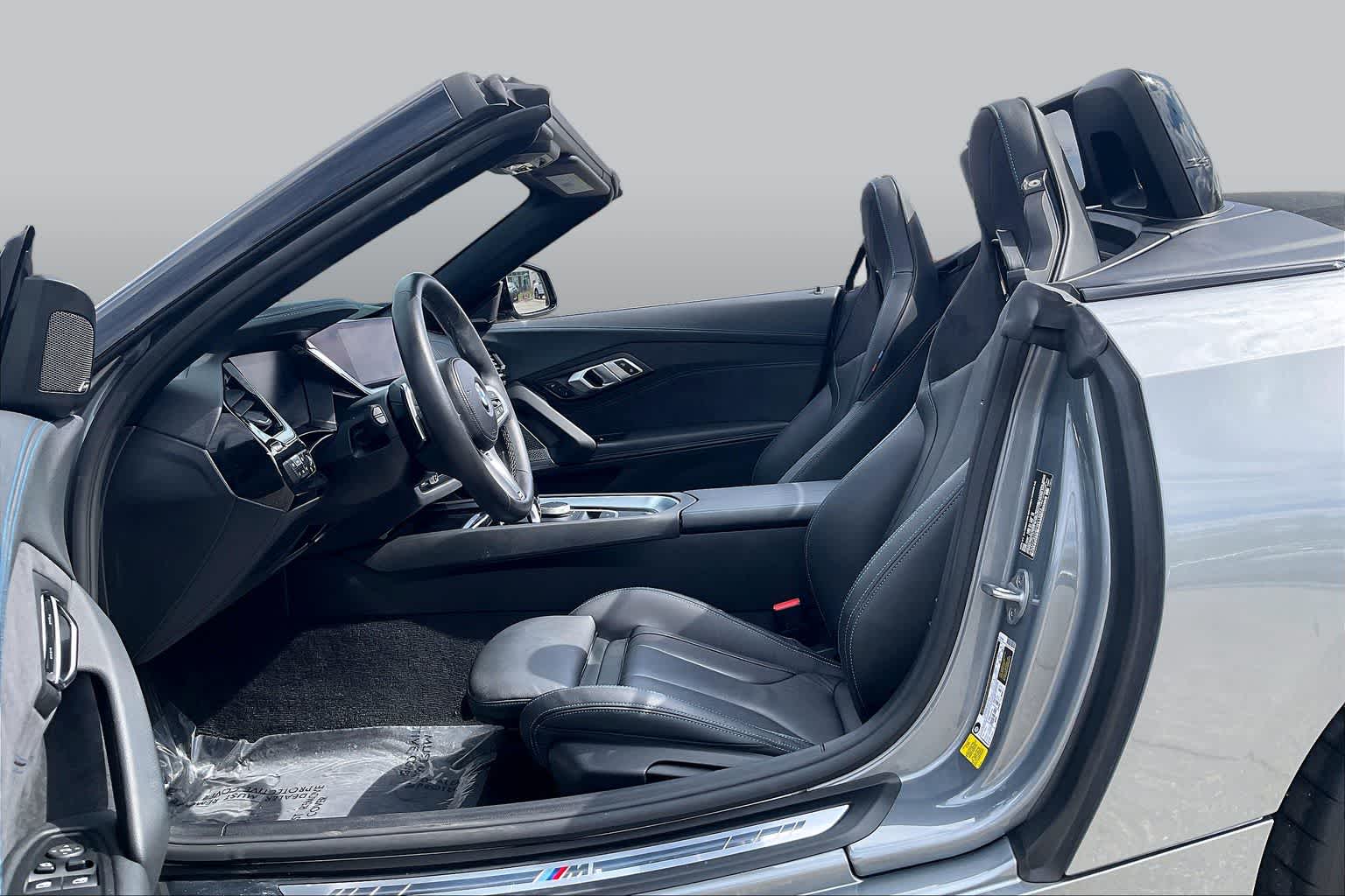 View vehicle photo 7