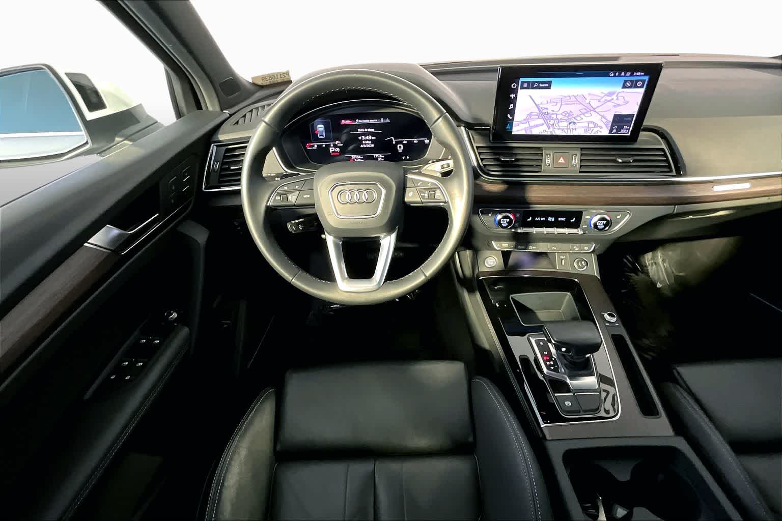 View vehicle photo 6