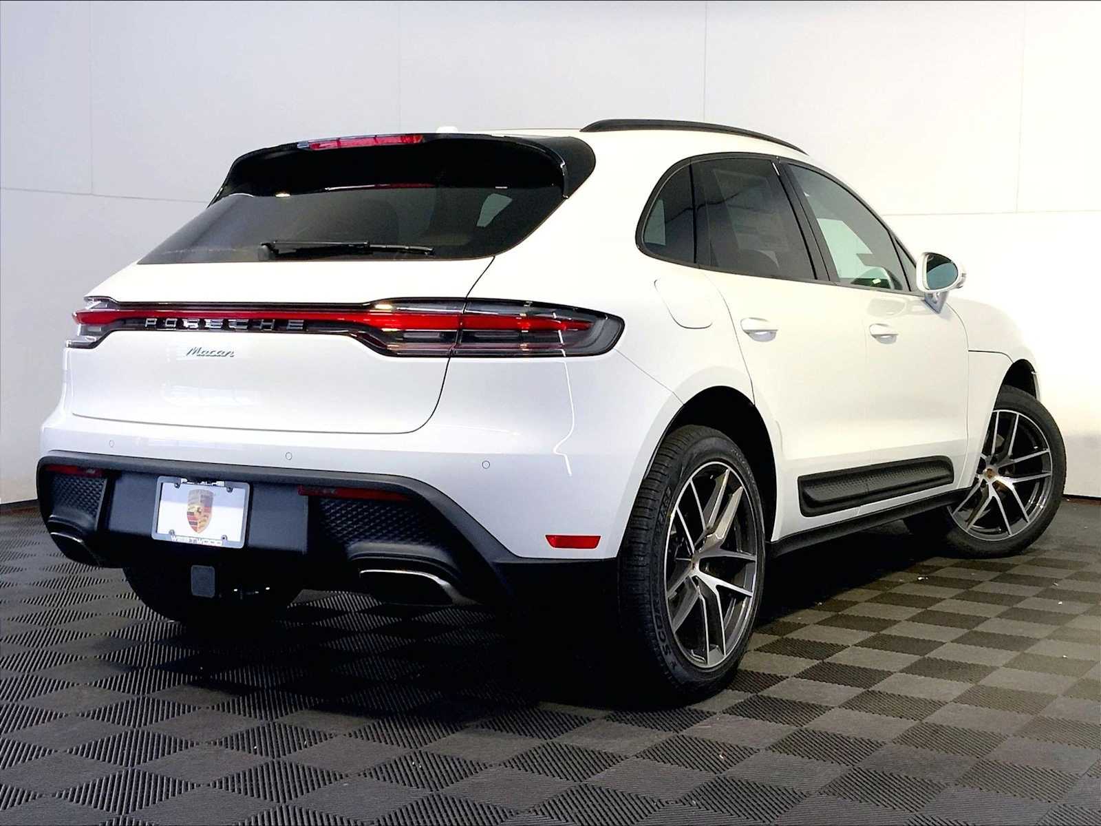 2026 Porsche Macan T - Photo 7