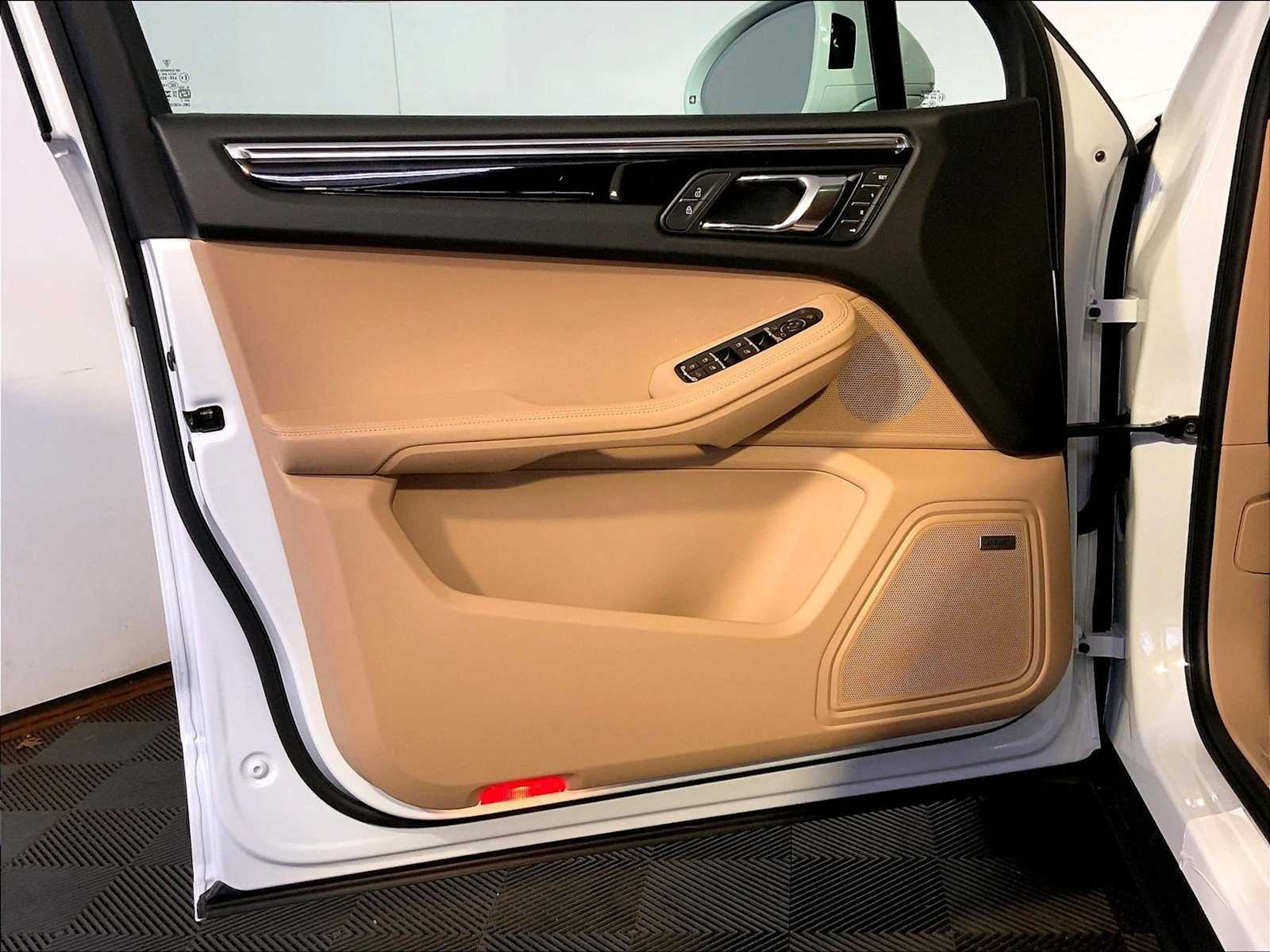 2026 Porsche Macan T - Photo 20