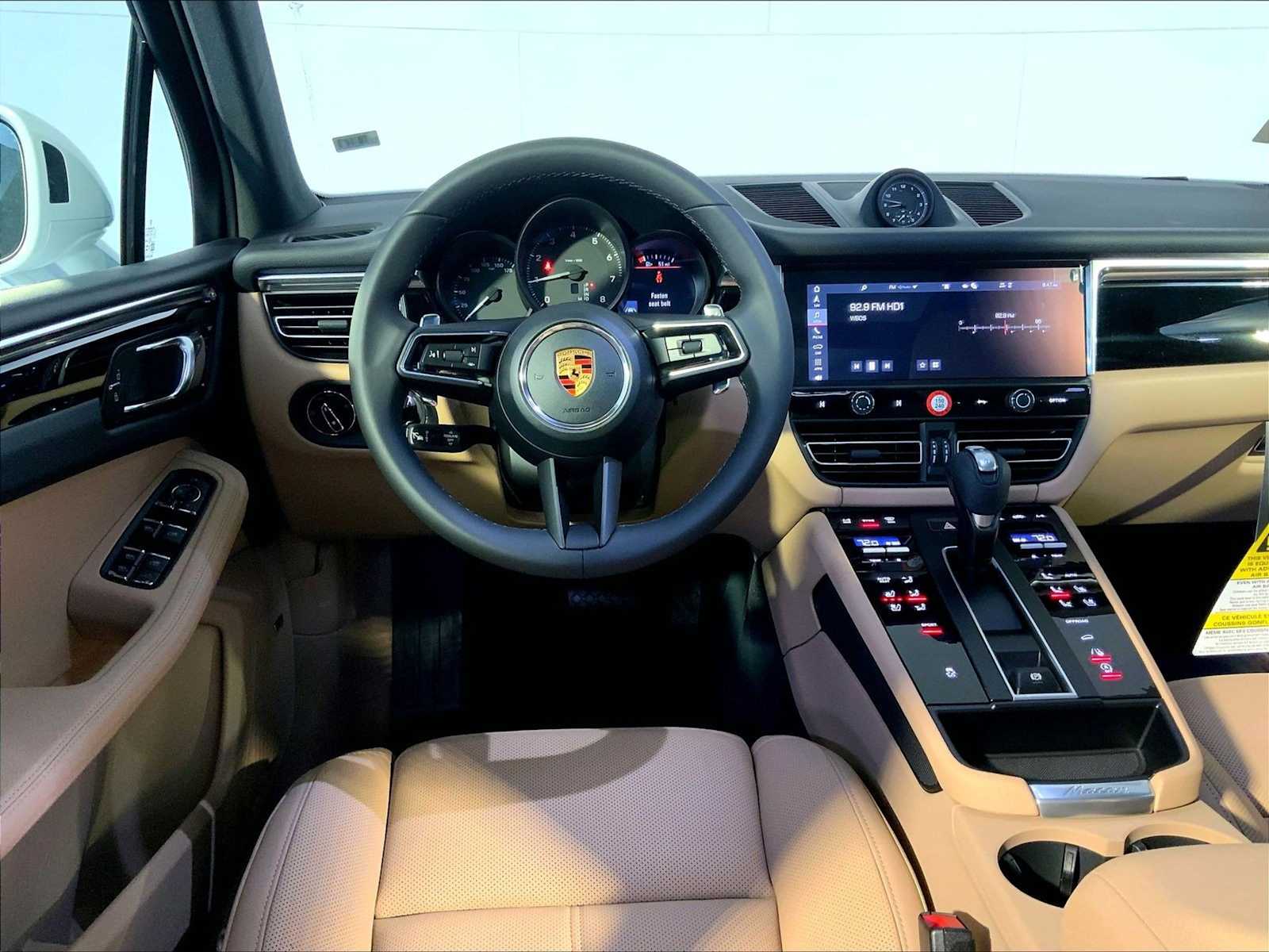 2026 Porsche Macan T - Photo 13