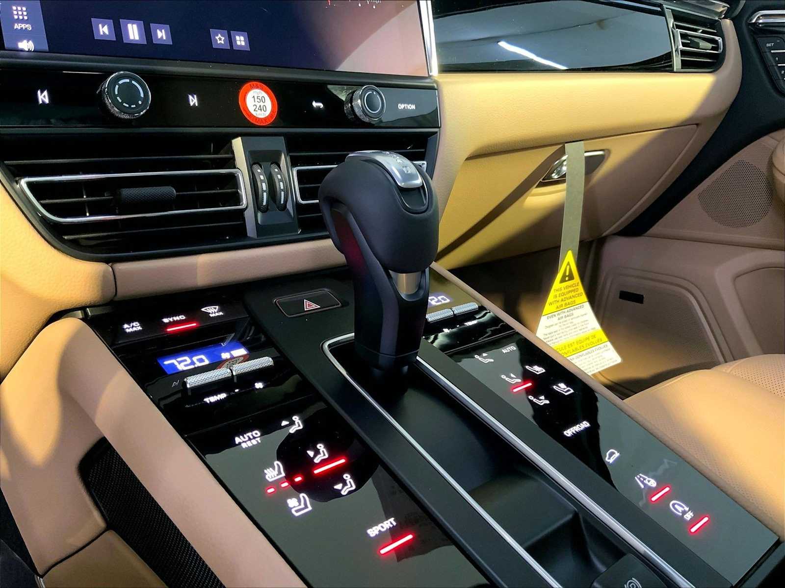 2026 Porsche Macan T - Photo 17