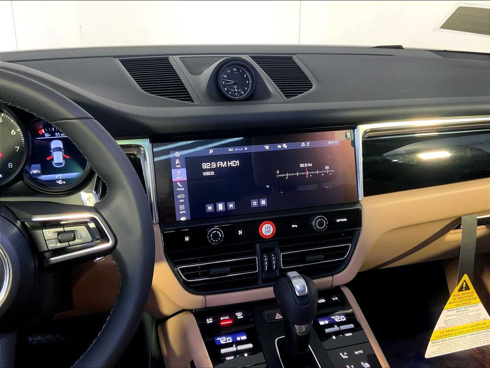 2026 Porsche Macan T - Photo 16