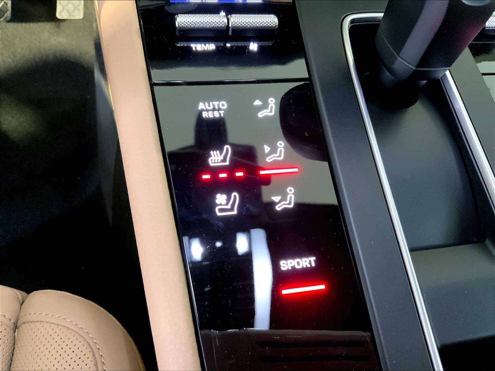 2026 Porsche Macan T - Photo 25