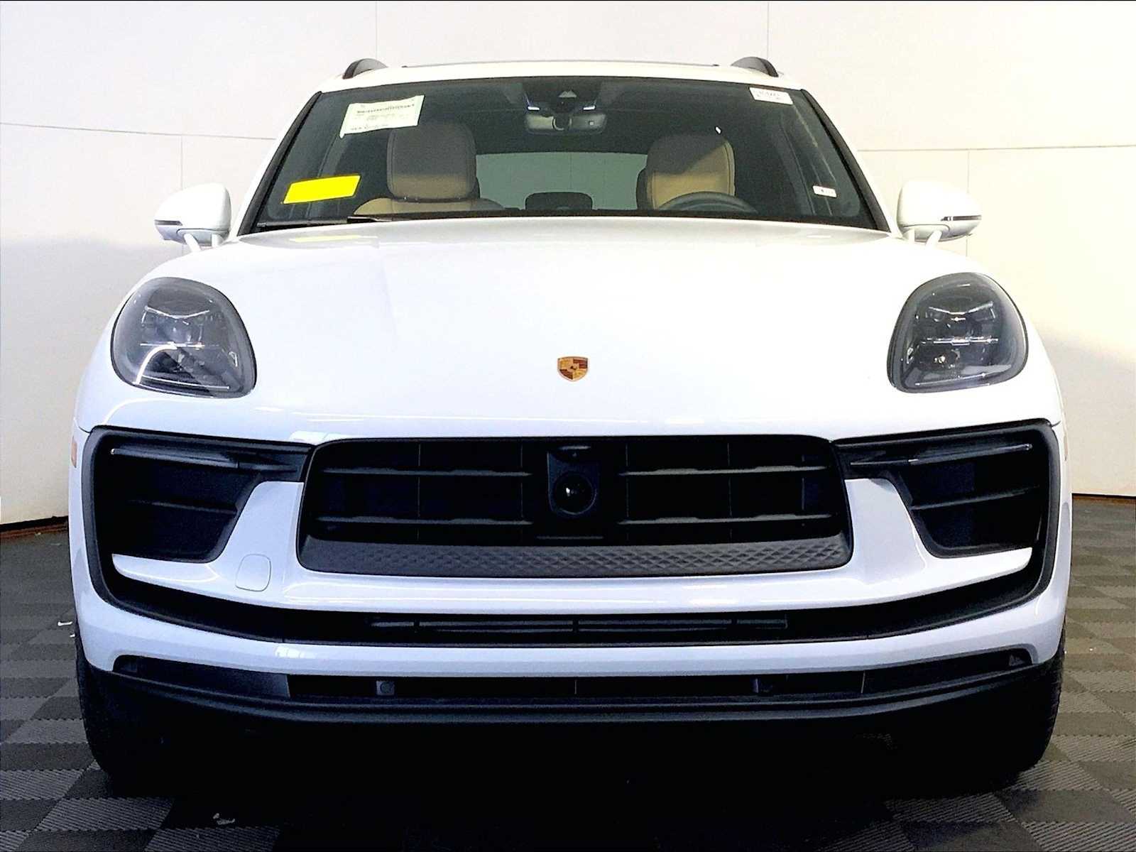 2026 Porsche Macan T - Photo 10