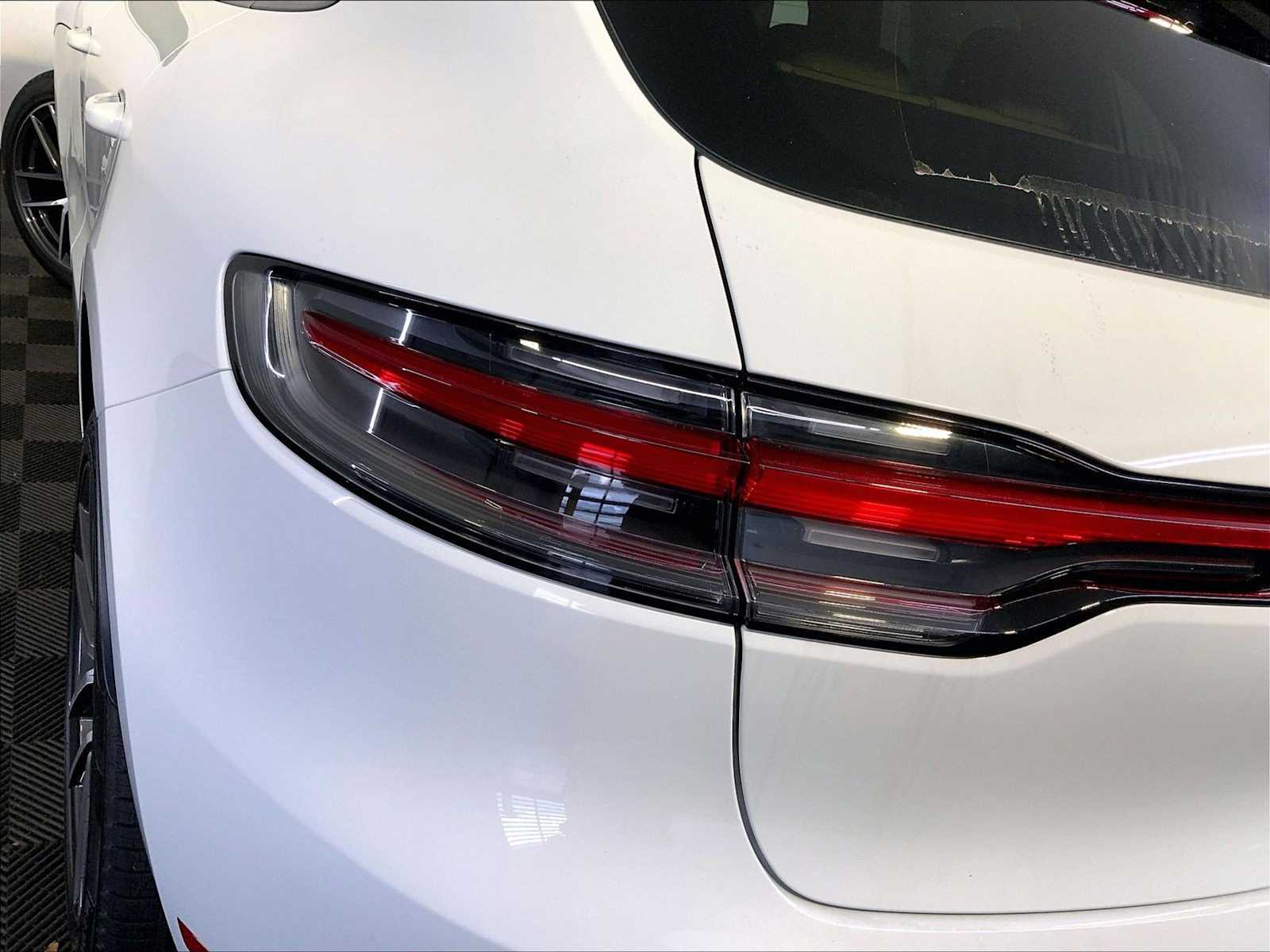 2026 Porsche Macan T - Photo 18