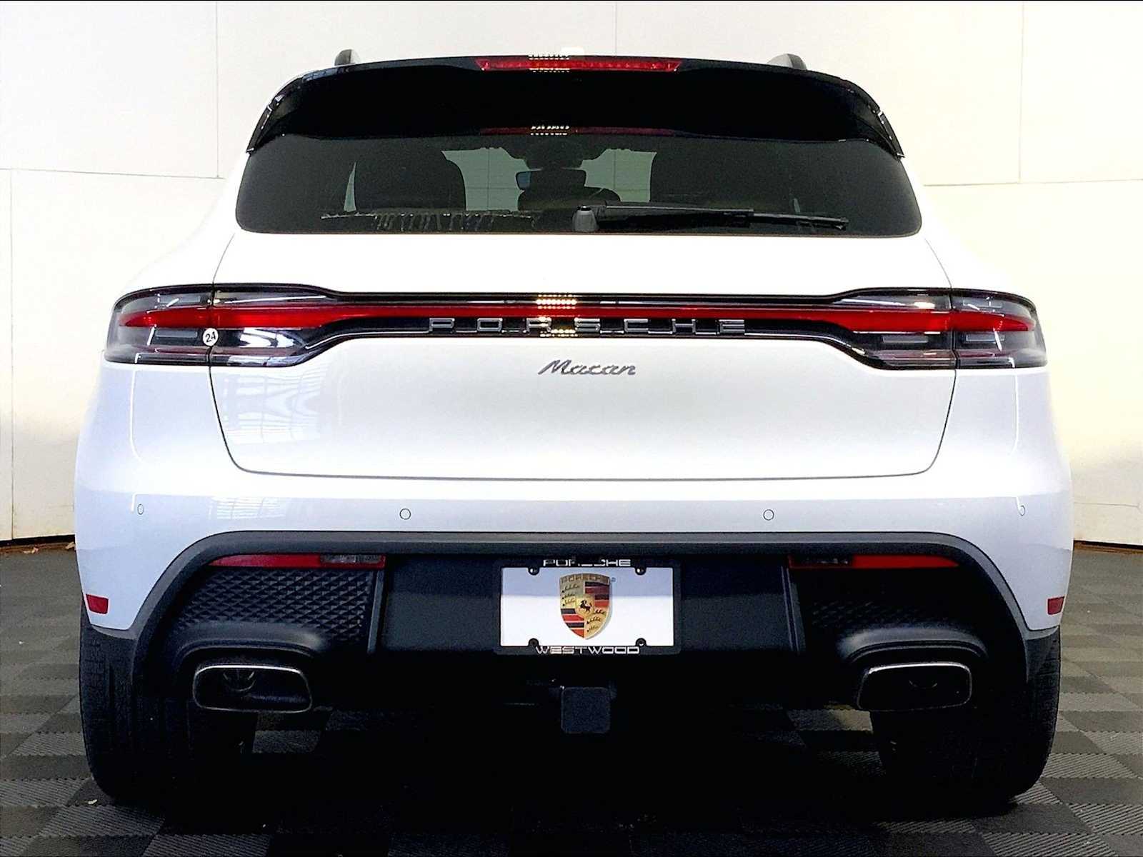 2026 Porsche Macan T - Photo 6