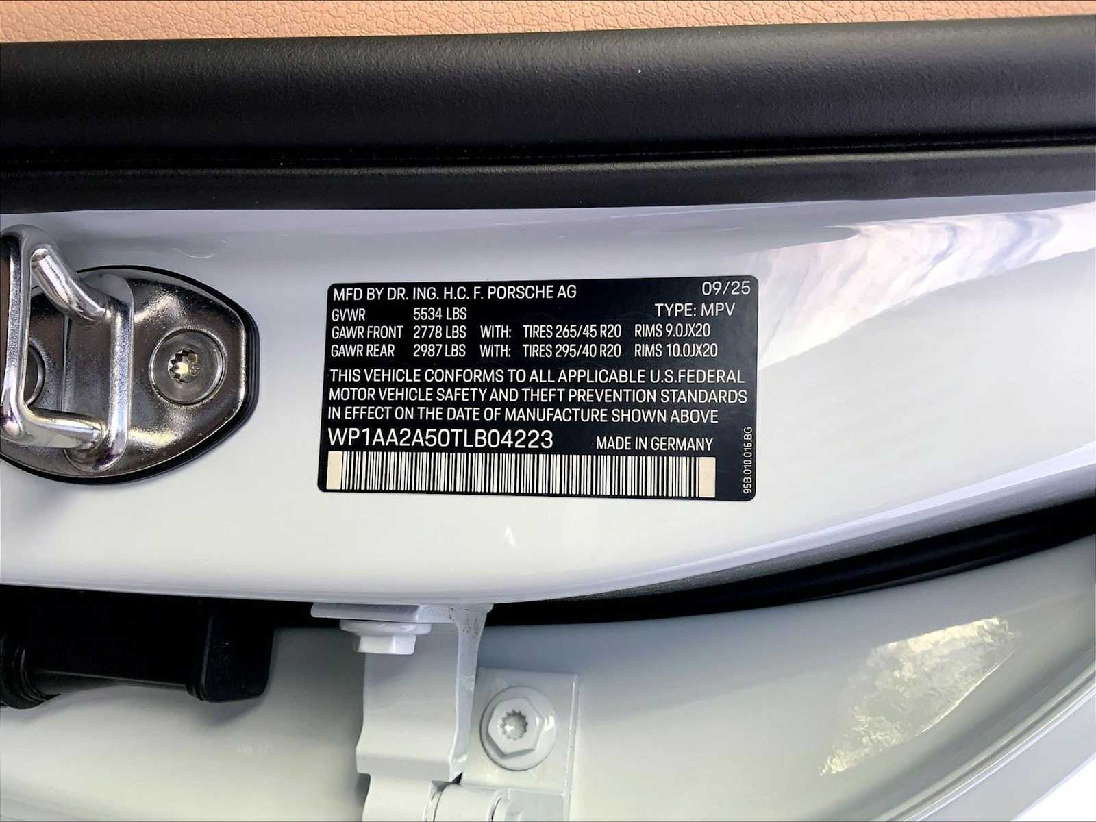 2026 Porsche Macan T - Photo 23