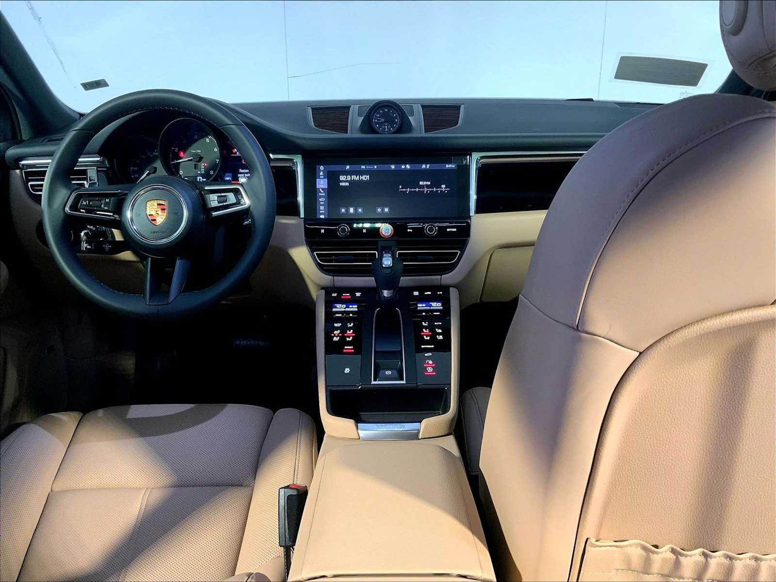 2026 Porsche Macan T - Photo 14