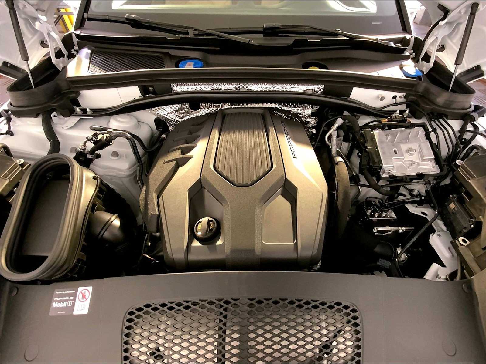 2026 Porsche Macan T - Photo 21