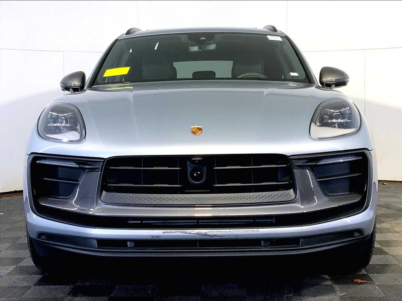 New 2026 F0/Dolomite Silver Porsche T image 10