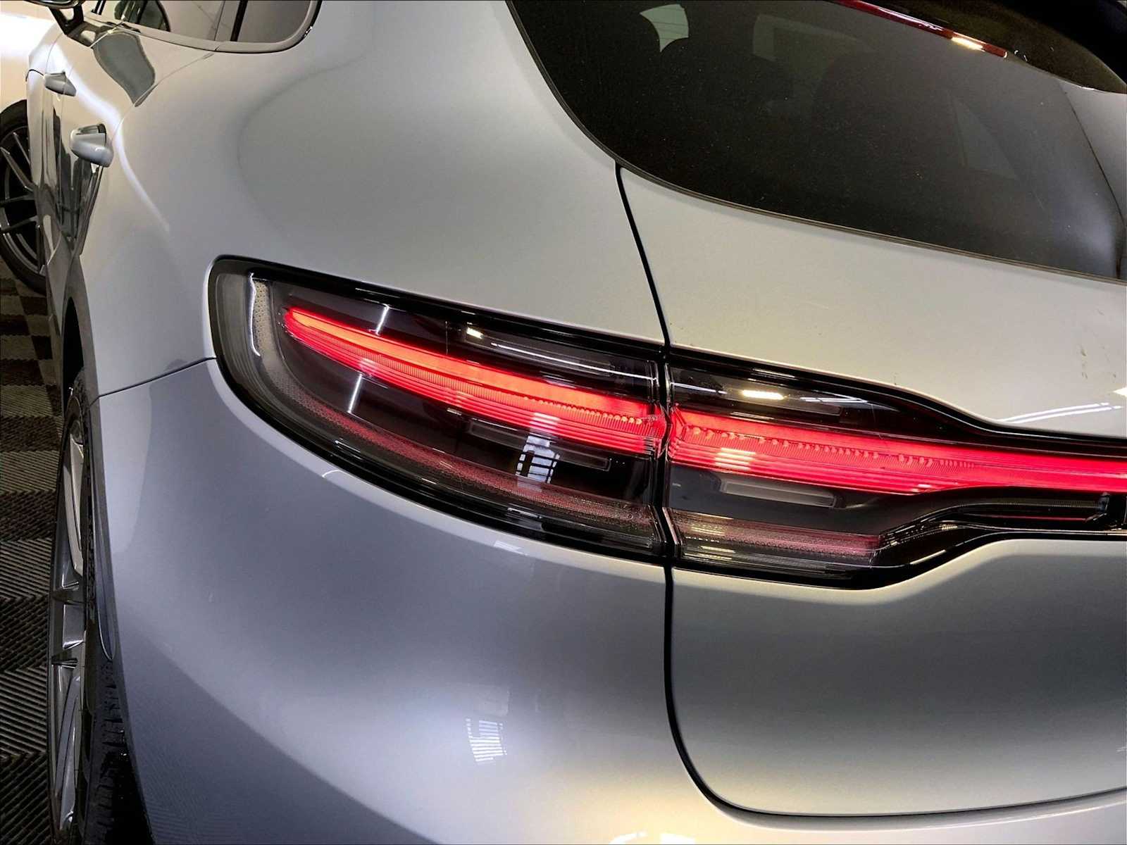 New 2026 F0/Dolomite Silver Porsche T image 18