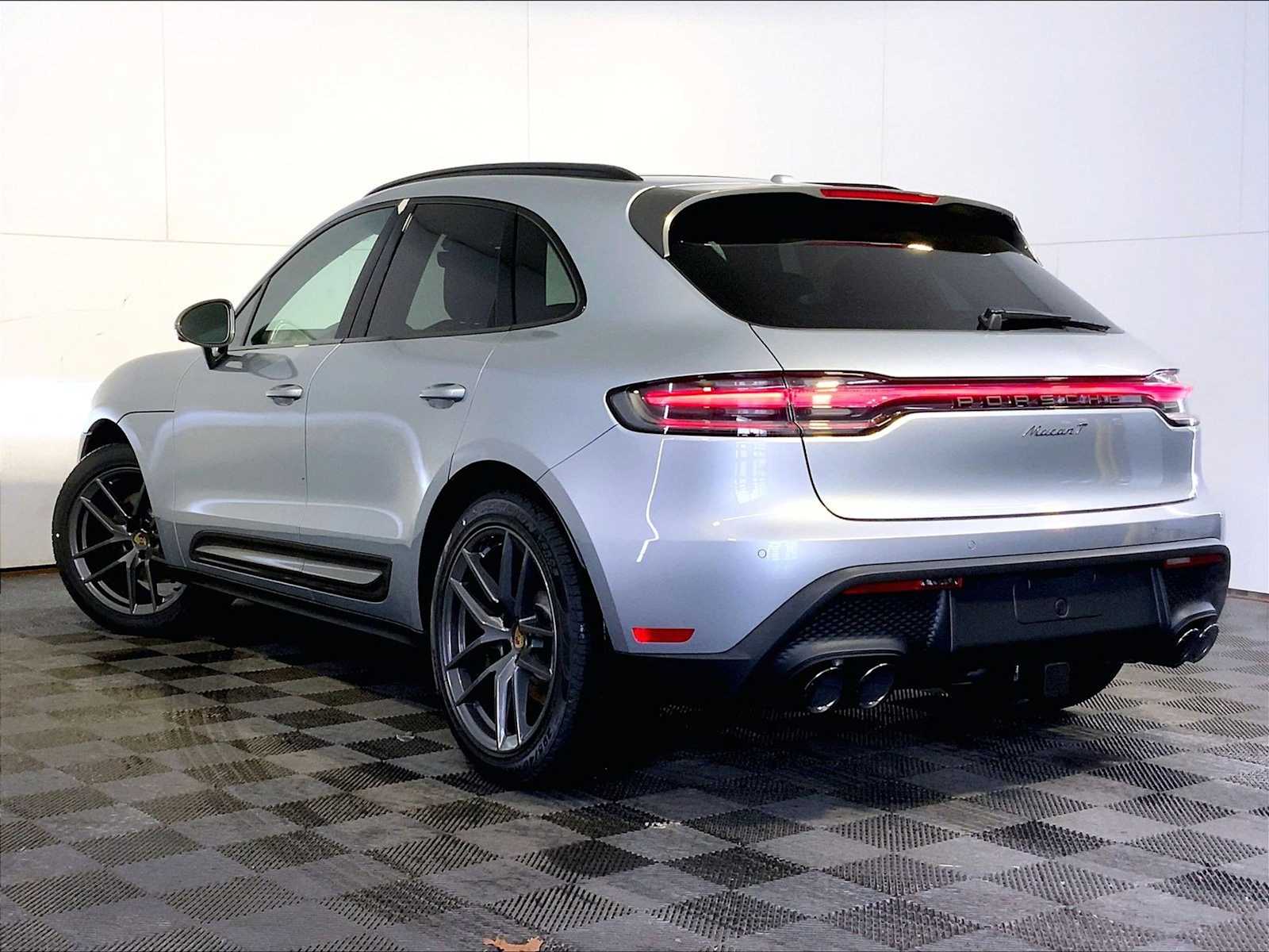 New 2026 F0/Dolomite Silver Porsche T image 3