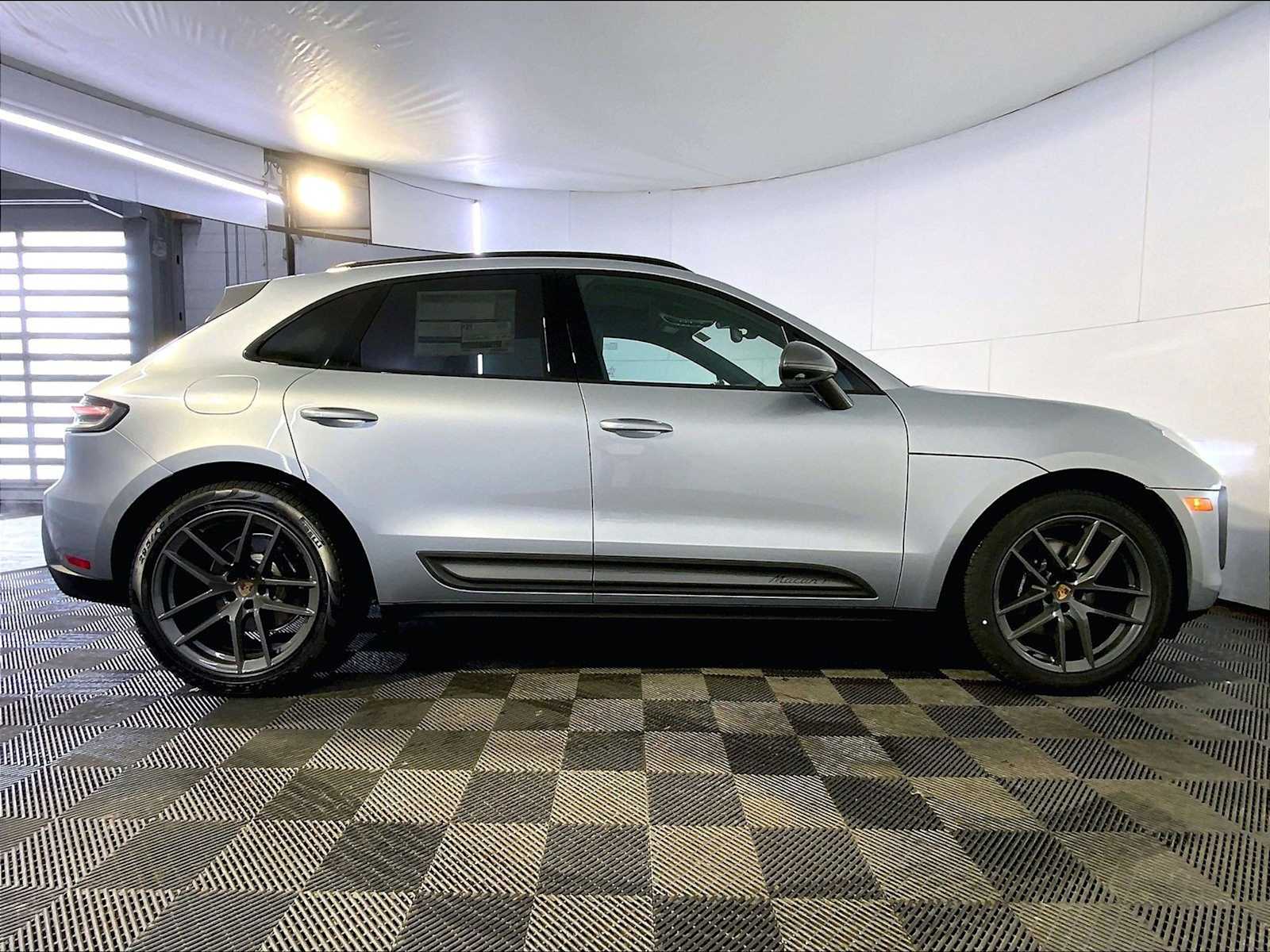 New 2026 F0/Dolomite Silver Porsche T image 8