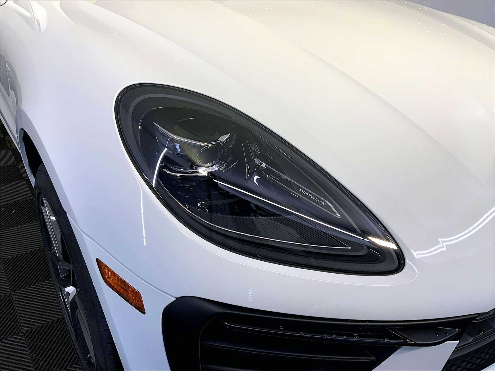 New 2026 0Q/White Porsche  image 12