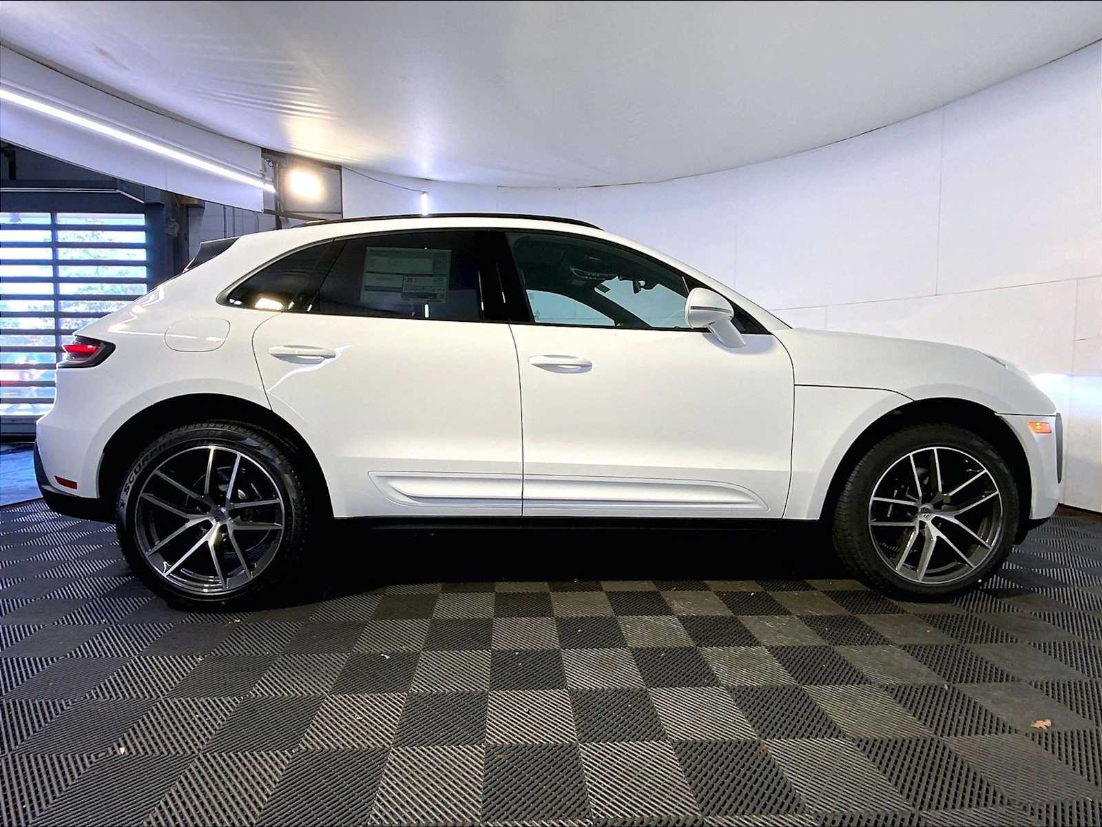 New 2026 0Q/White Porsche  image 8