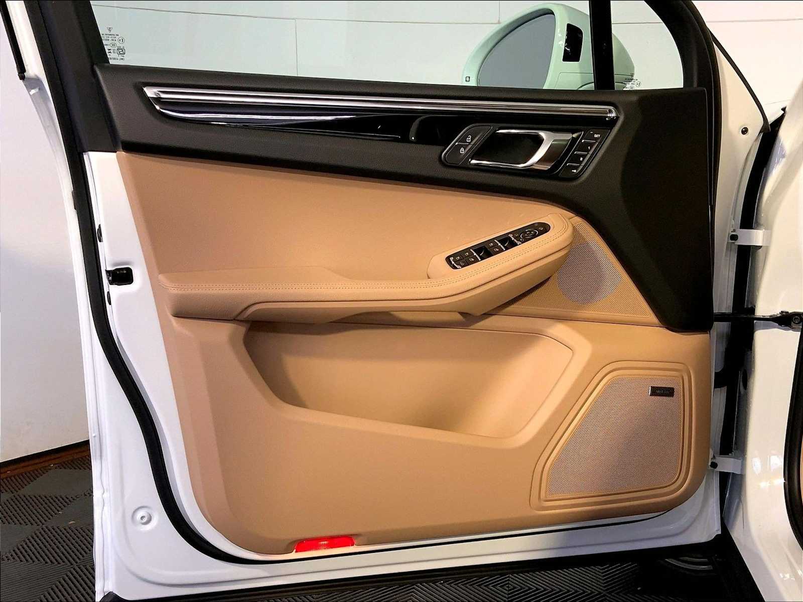 New 2026 0Q/White Porsche  image 20